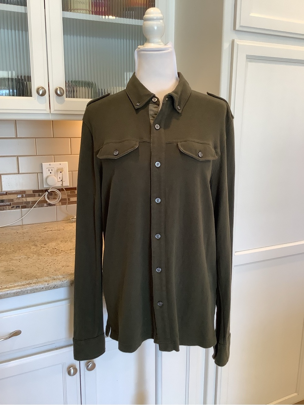 Banana Republic Button-Up Shirt in Olive Green